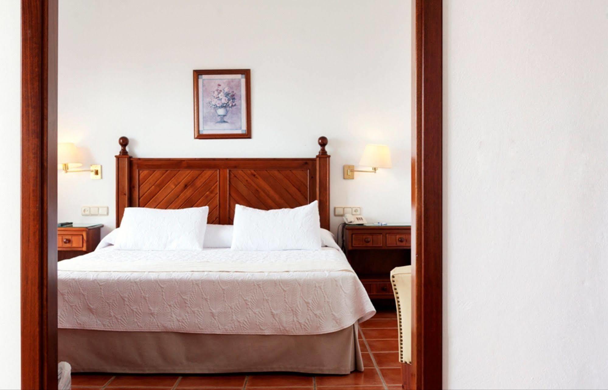 Hotel Antonio II Zahara de los Atunes Bagian luar foto