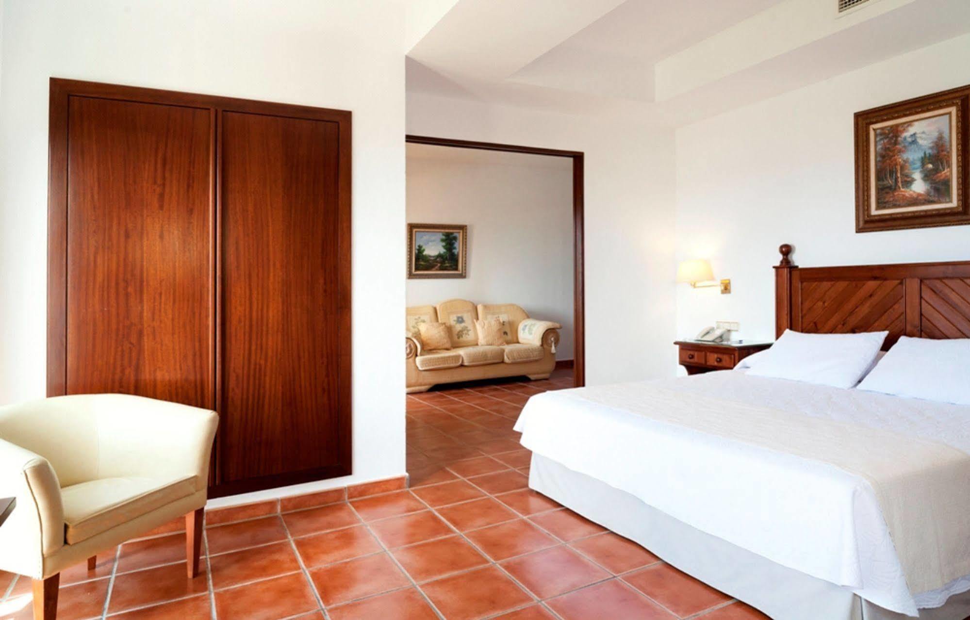 Hotel Antonio II Zahara de los Atunes Bagian luar foto